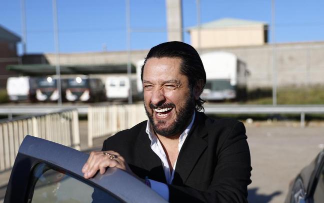 Rafael Amargo a su salida de la cárcel de Soto de El Real.