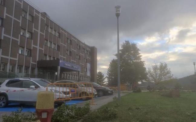 Los árboles situados frente al hospital se han talado para construir el nuevo edificio.