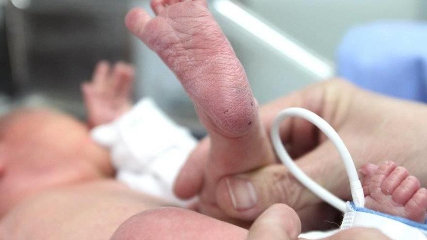 Un recién nacido en un hospital de Osakidetza.