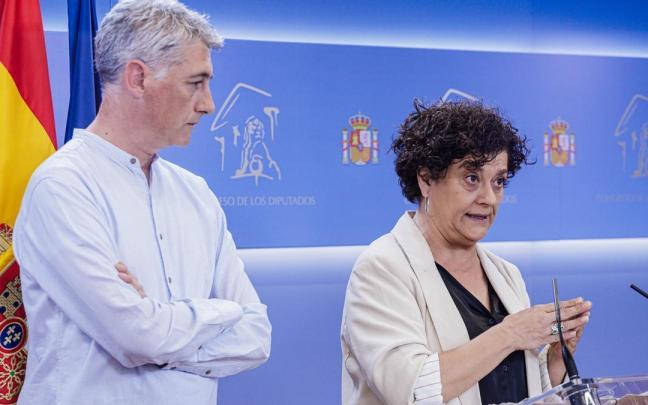 El diputado de EH Bildu, Oskar Matute, con la portavoz de ERC Pilar Vallugera El diputado de EH Bildu, Oskar Matute, con la portavoz de ERC Pilar Vallugera