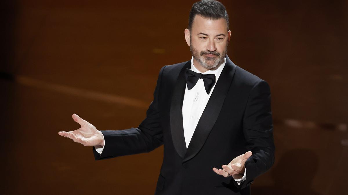 Ha sido el turno de Kimmel, pero antes fue Cobert y están en la cuerda floja Meyers y Fallon