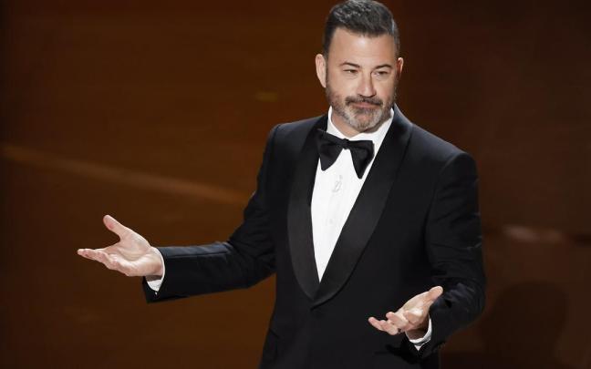 Ha sido el turno de Kimmel, pero antes fue Cobert y están en la cuerda floja Meyers y Fallon