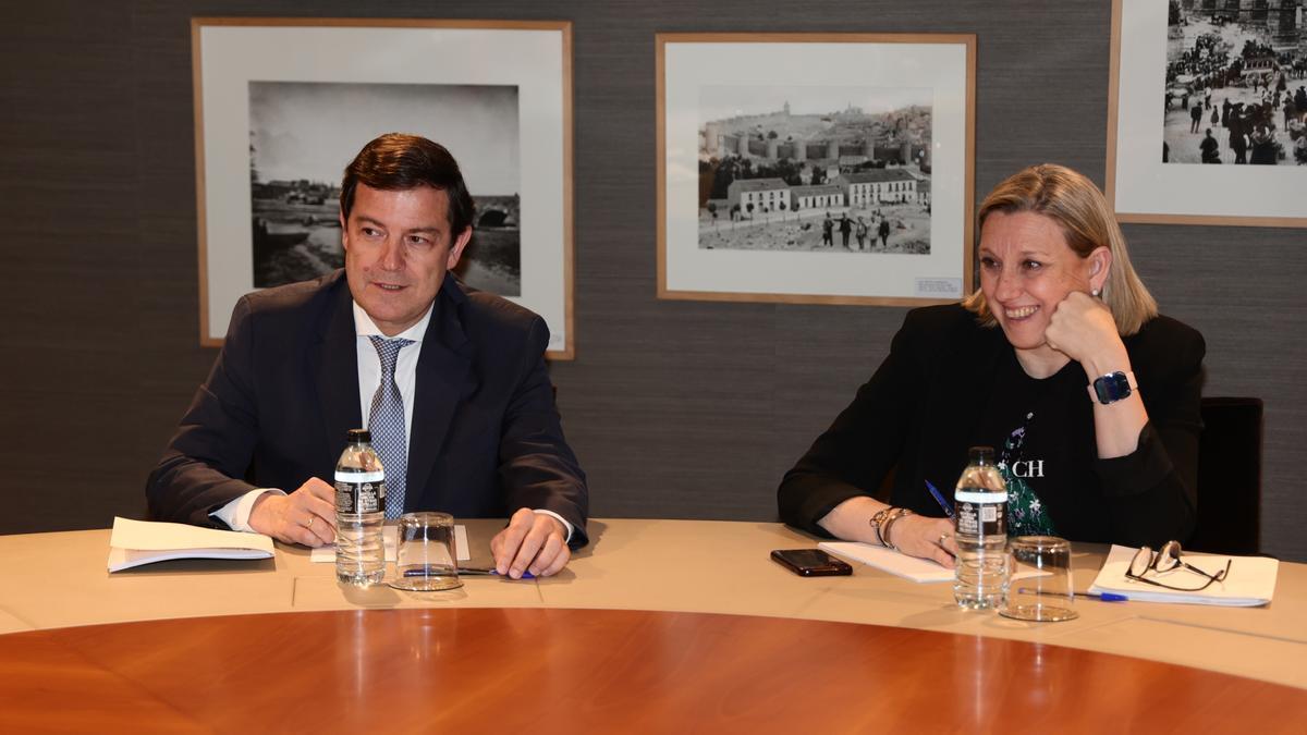El presidente de la Junta de Castilla y León, Alfonso Fernández Mañueco; y la vicepresidenta de la Junta de Castilla y León, Isabel Blanco.