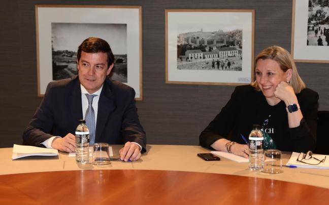 El presidente de la Junta de Castilla y León, Alfonso Fernández Mañueco; y la vicepresidenta de la Junta de Castilla y León, Isabel Blanco.