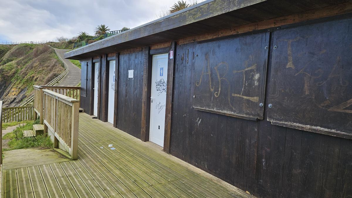 La cantina de Aritzatxu tiene 12 m2, cada uno de los baños 6 m2 y la terraza 30 m2