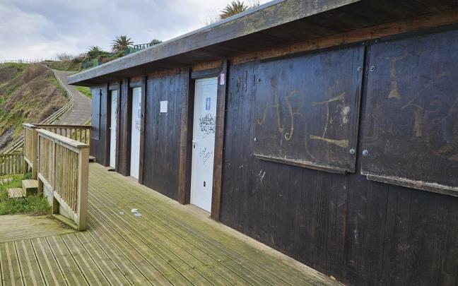 La cantina de Aritzatxu tiene 12 m2, cada uno de los baños 6 m2 y la terraza 30 m2