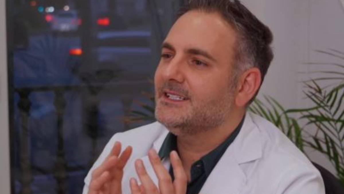 El experto en dermatólogía estética Carlos Morales Raya
