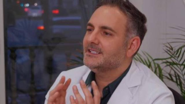 El experto en dermatólogía estética Carlos Morales Raya