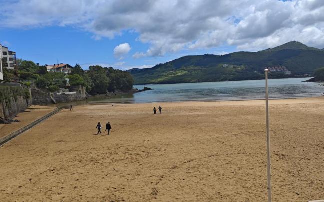 En Mundaka se reformarán los aseos públicos y en la adecuación del espacio destinado al personal de vigilancia estival.