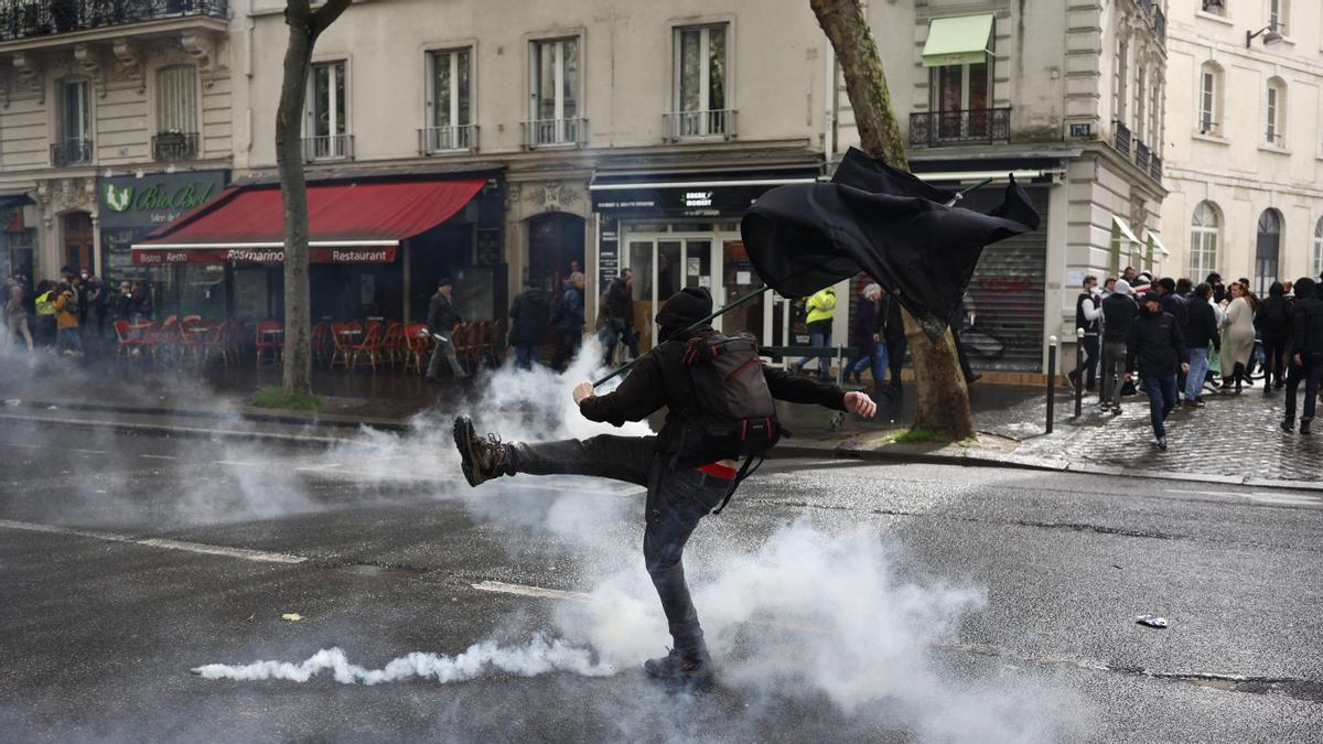 Según el Ministerio de Interior participaron en las manifestaciones782.000 personas, 112.000 en París solo en París.