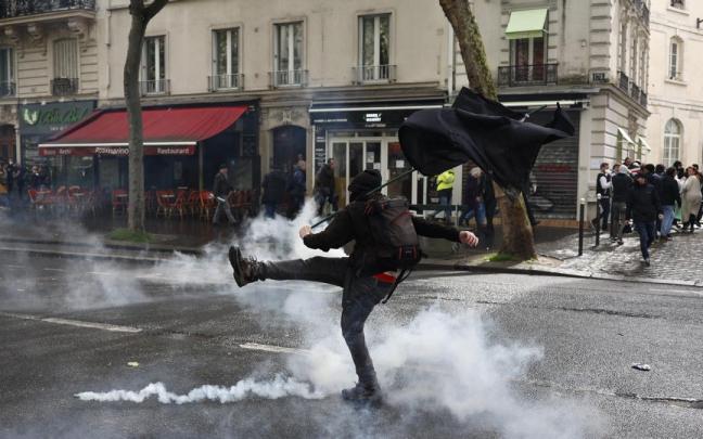 Según el Ministerio de Interior participaron en las manifestaciones782.000 personas, 112.000 en París solo en París.