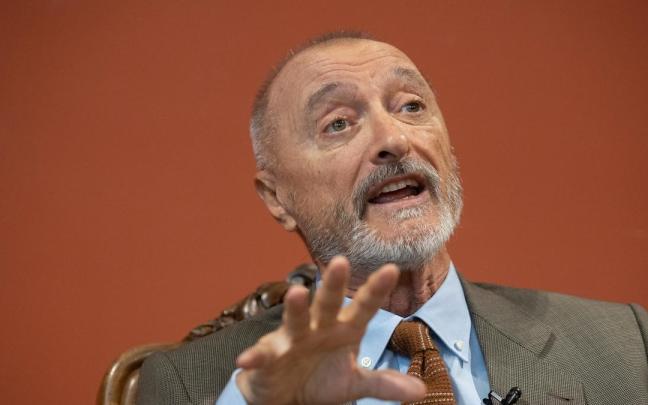 El escritor Arturo Pérez-Reverte durante la presentación del monumento al Capitán Alatriste en la Real Academia de la Lengua Española el pasado 14 de octubre.