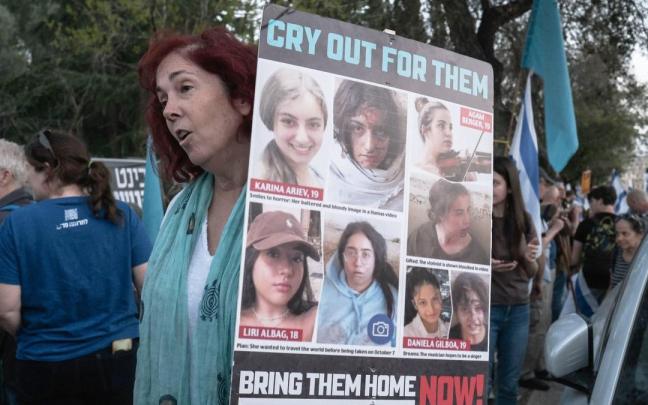 Los familiares de los rehenes en Gaza exigen al Gobierno israelí aprobar el plan de tregua