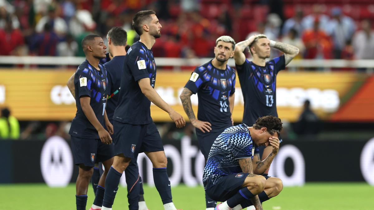 Los jugadores de Uruguay, desolados tras la eliminación.
