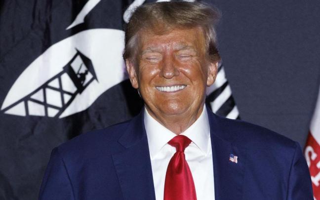 El expresidente estadounidense Donald Trump en un acto de campaña para las primarias republicanas. El expresidente estadounidense Donald Trump en un acto de campaña para las primarias republicanas.