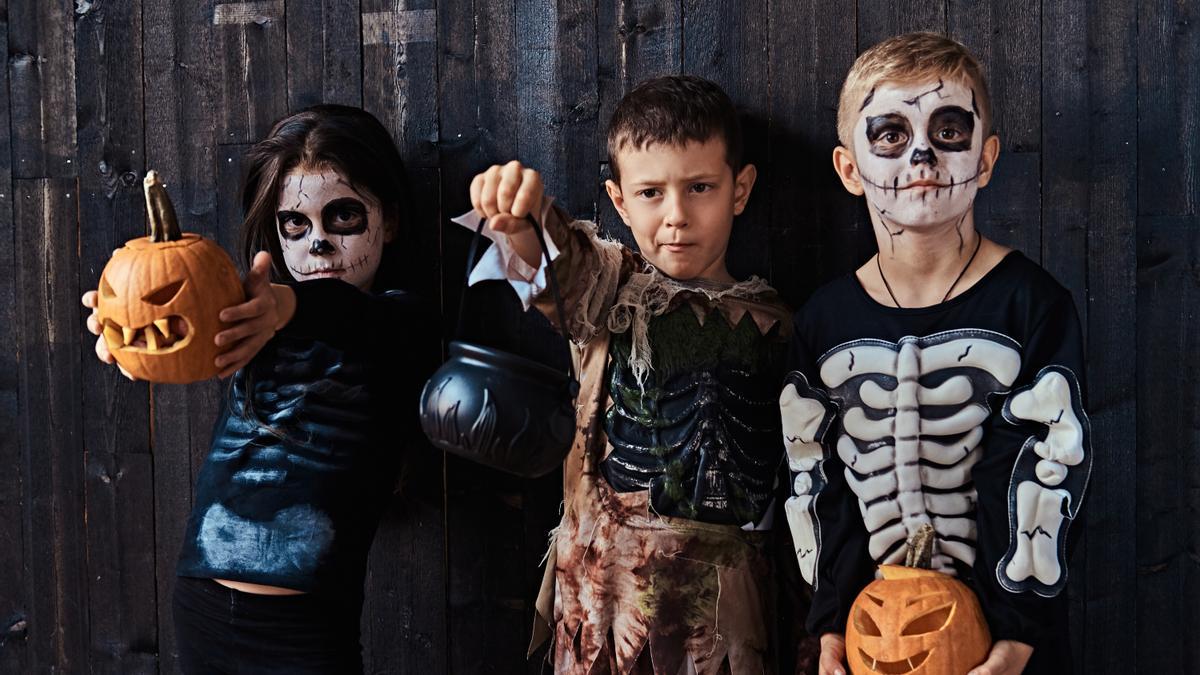 Los niños han encontrado una práctica solución para evitar un conflicto vecinal.
