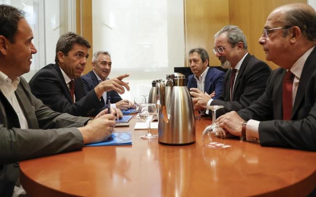 Reunión entre representantes del PP y Vox en la Comunitat Valenciana.