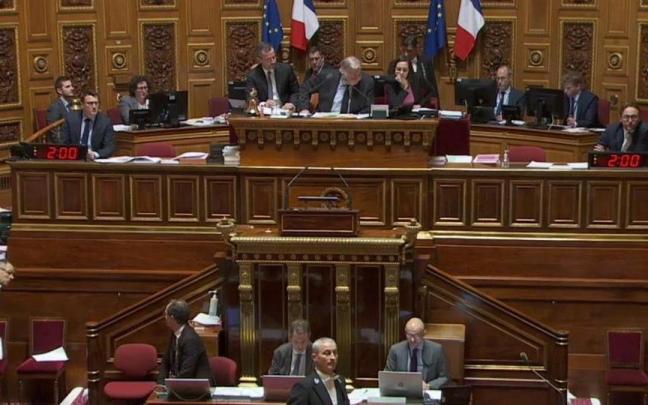 Las formaciones de derecha han hecho valer su mayoría en el senado para aprobar el cambio en la edad de jubilación.