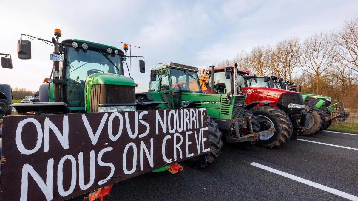 Cientos de tractores intentan colapsar Bruselas coincidiendo con al cumbre de jefes de Estado de la UE.