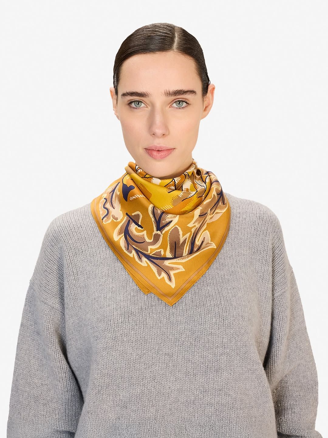 Prenda de la colección colaborativa exclusiva entre el Louvre y Inoui Editions