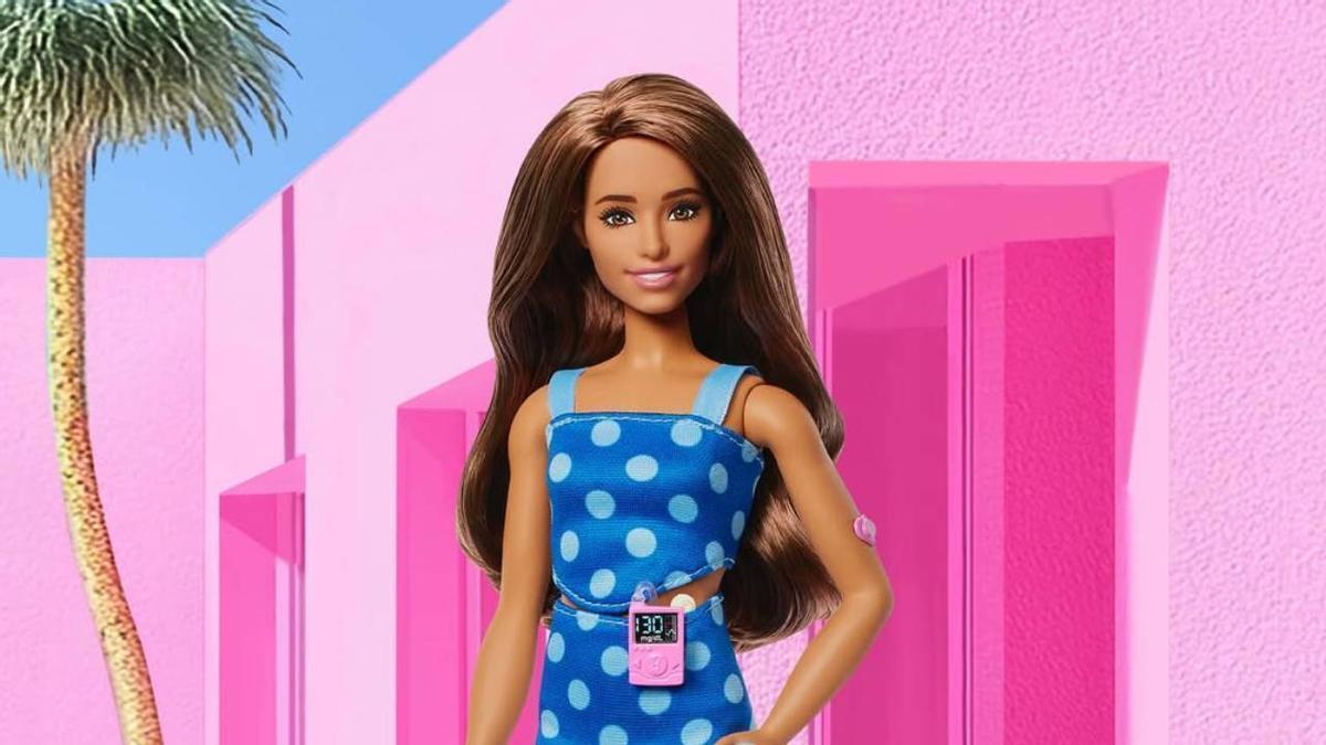 La Barbie con diabetes tipo 1 con monitor de glucosa.