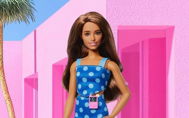 La Barbie con diabetes tipo 1 con monitor de glucosa.