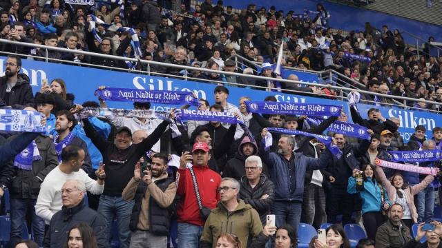La afición del Deportivo Alavés en Mendizorroza durante el duelo frente al Real Madrid. Foto: DNA