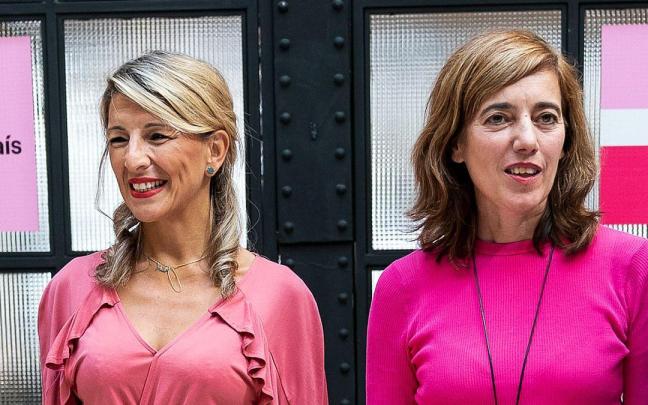 Marta Lois, junto a Yolanda Díaz