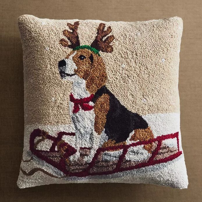 Funda de cojín de algodón y lana con efecto bordado en relieve.