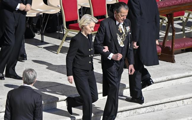 Ursula von der Leyen a su llegada al funeral del papa Francisco / EFE Ursula von der Leyen a su llegada al funeral del papa Francisco