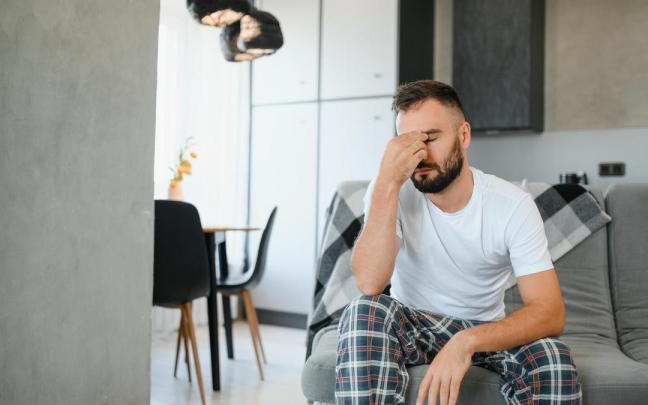 Angustia o tristeza son algunos de los síntomas del 'síndrome del domingo'.