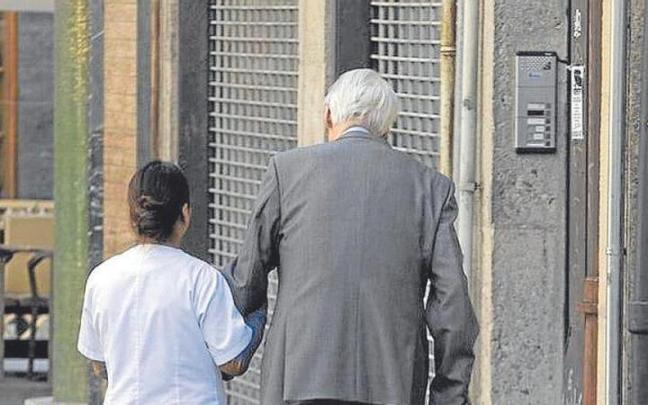Entre 2020 y 2031, se estima que la población vasca de 65 o más años aumente en 118.300 personas, llegando a representar el 27,7 % del total. / Unai Beroiz Entre 2020 y 2031, se estima que la población vasca de 65 o más años aumente en 118.300 personas, llegando a representar el 27,7 % del total.