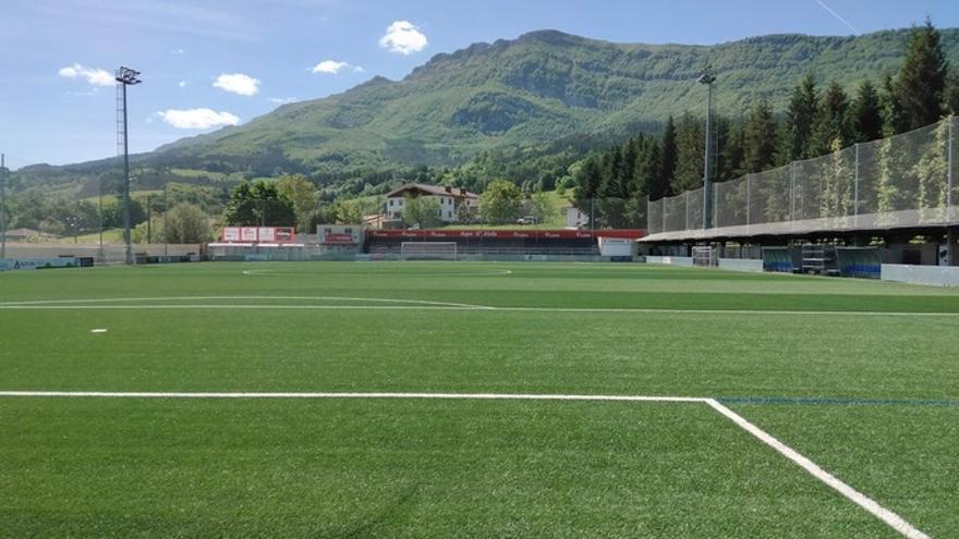 El campo fútbol de Azkoagain renovará su iluminación en clave de eficiencia energética.