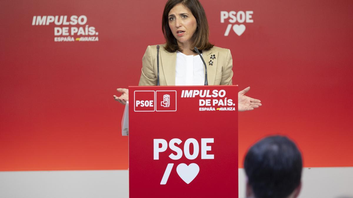 La portavoz del PSOE, Esther Peña, ha advertido que su partido llevará al PP a los tribunales si Feijóo no comparece para explicar los negocios de su esposa