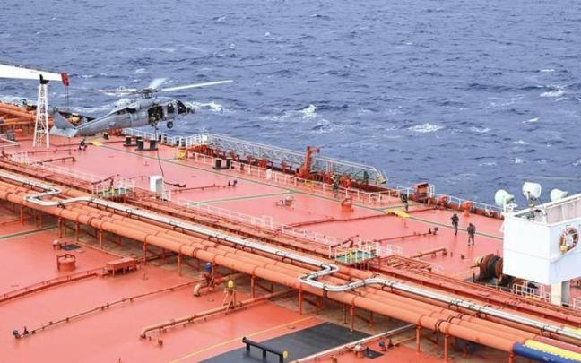 Imágenes del buque iraní interceptado por EEUU