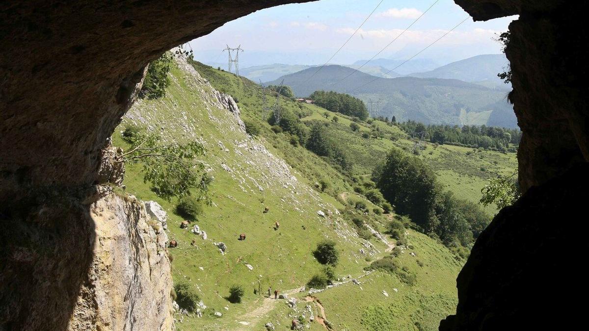 El túnel de San Adrián, en el Parque Natural de Aizkorri-Aratz.