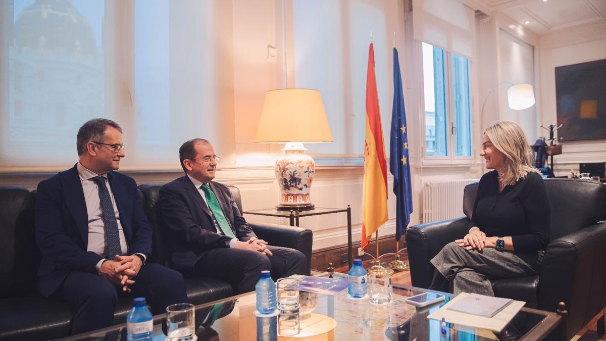 La ministra de Educación, Formación Profesional y Deportes, Milagros Tolón, se reúne con representantes de centros privados y concertados.