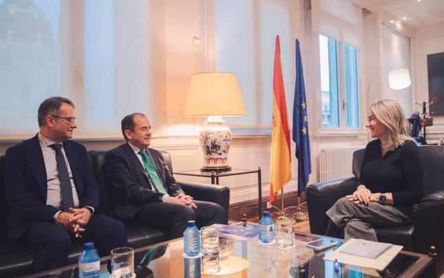 La ministra de Educación, Formación Profesional y Deportes, Milagros Tolón, se reúne con representantes de centros privados y concertados.