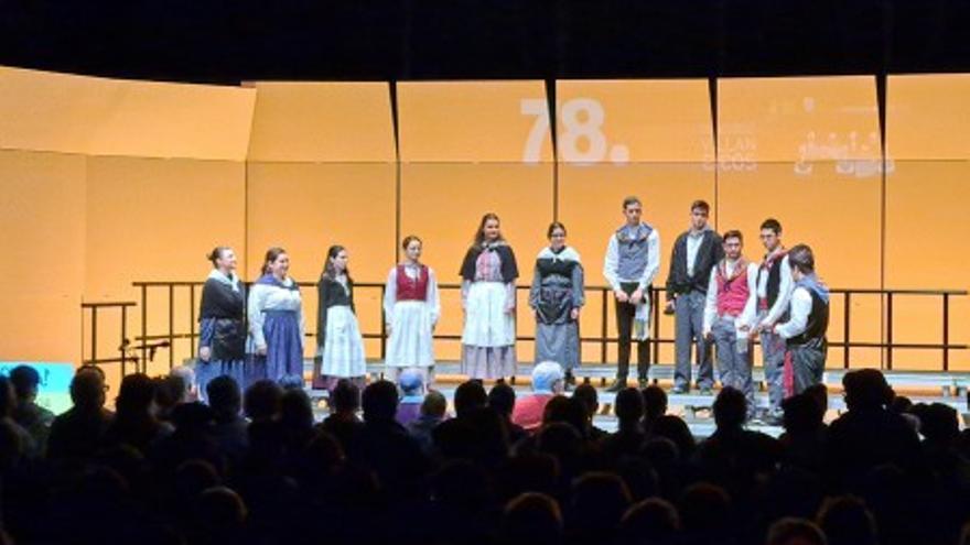 Un coro participando en el certamen del año pasado.