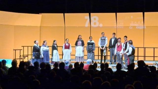 Un coro participando en el certamen del año pasado.