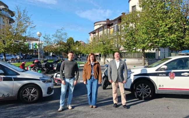 Sergio Javier, delegado de Personas y Servicios Generales, Cristina Laborda, alcaldesa de Irun, e Iñigo Bergés, delegado de Convivencia y Seguridad Ciudadana.