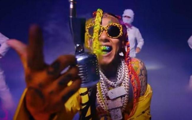 El rapero Tekashi 6ix9ine en uno de sus videoclips. El rapero Tekashi 6ix9ine en uno de sus videoclips.