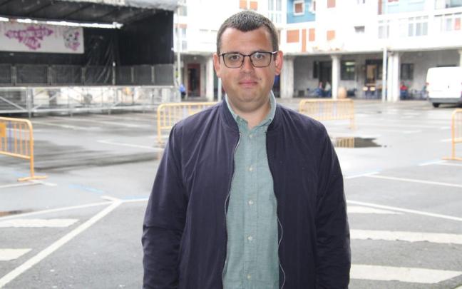 El portavoz jeltzale, Ander Garay, en Gudarien plaza, ubicada en el barrio de San Andrés.