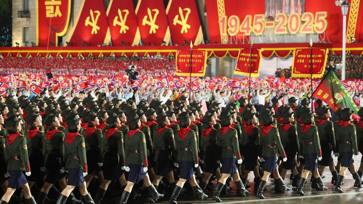 Kim Jong Un preside un imponente desfile militar con motivo del 80 aniversario del Partido del Trabajo