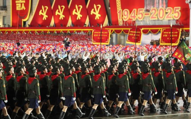 Kim Jong Un preside un imponente desfile militar con motivo del 80 aniversario del Partido del Trabajo