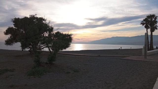 Playa de Nueva Almería, donde ha aparecido el cuerpo sin vida del buzo / EP Playa de Nueva Almería, donde ha aparecido el cuerpo sin vida del buzo