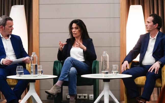 María García Flecha, de Ihobe, y Luis de Velasco, de EVE, en su mesa redonda.