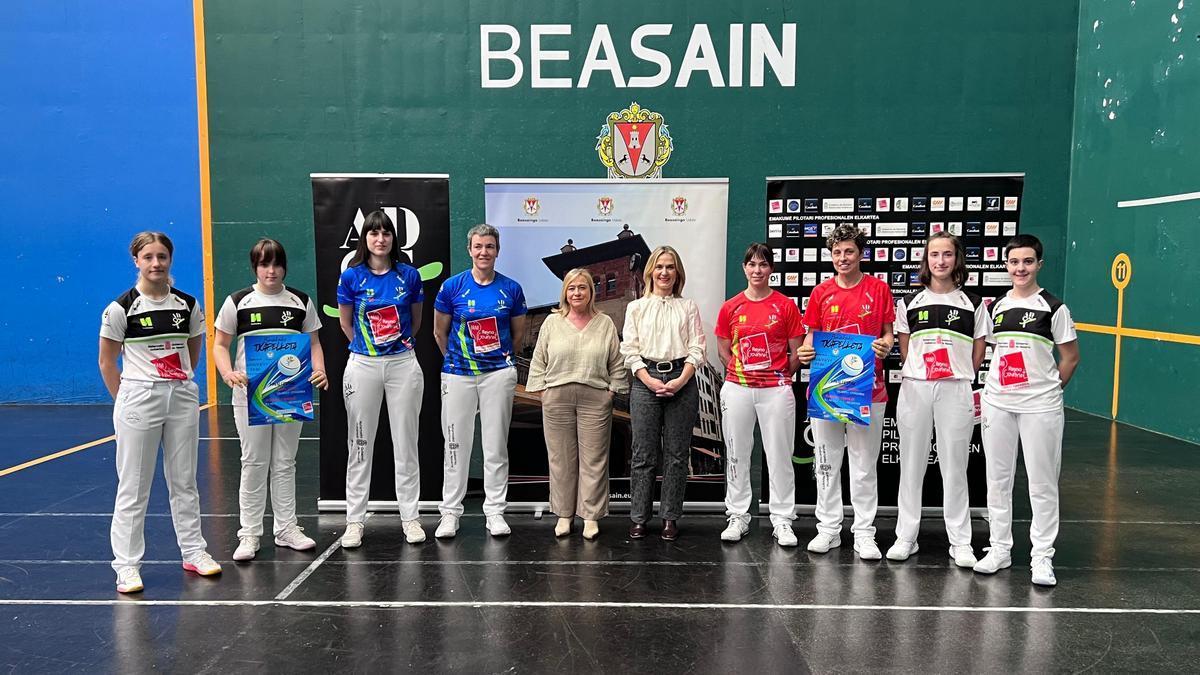 Presentación del evento de pelota femenina en Beasain.