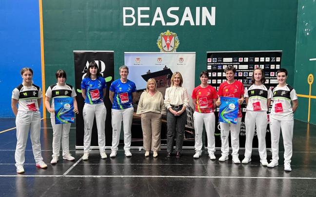 Presentación del evento de pelota femenina en Beasain.