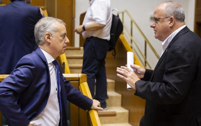 El lehendakari, Iñigo Urkullu, conversa con el portavoz del PNV, Joseba Egibar El lehendakari, Iñigo Urkullu, conversa con el portavoz del PNV, Joseba Egibar